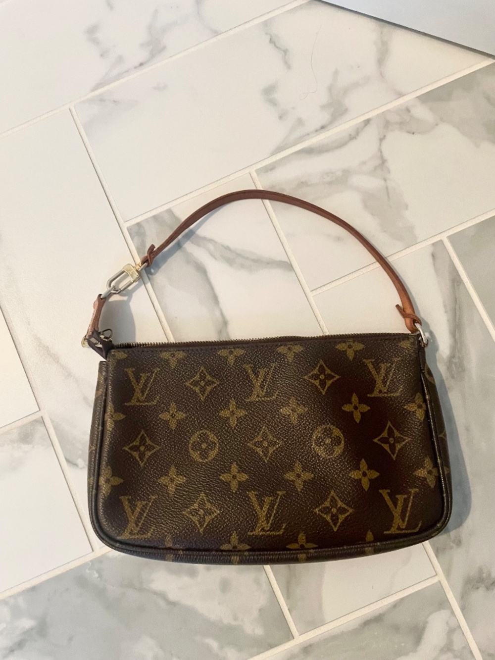 Pochette purse LV